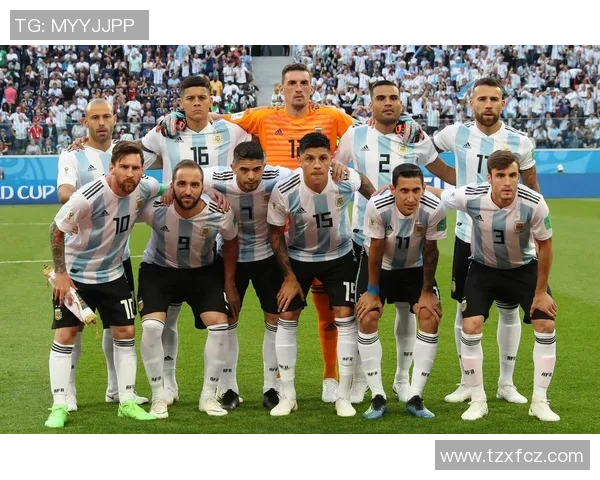 足球明星风采展示与生平简介全景解析