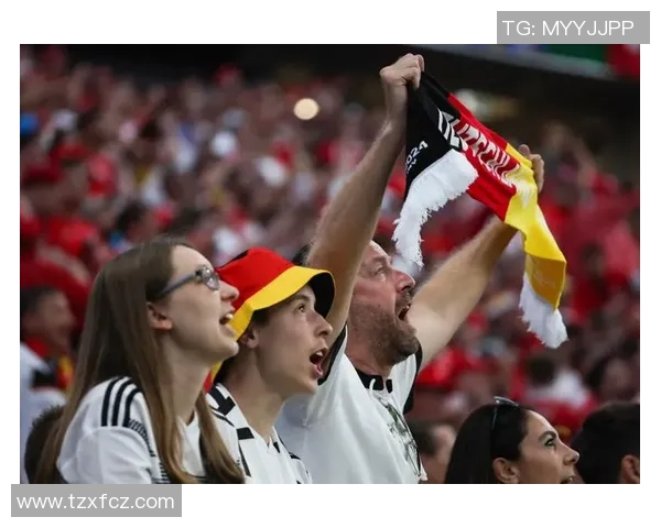 微笑着踢球的足球明星们展现激情与魅力的瞬间